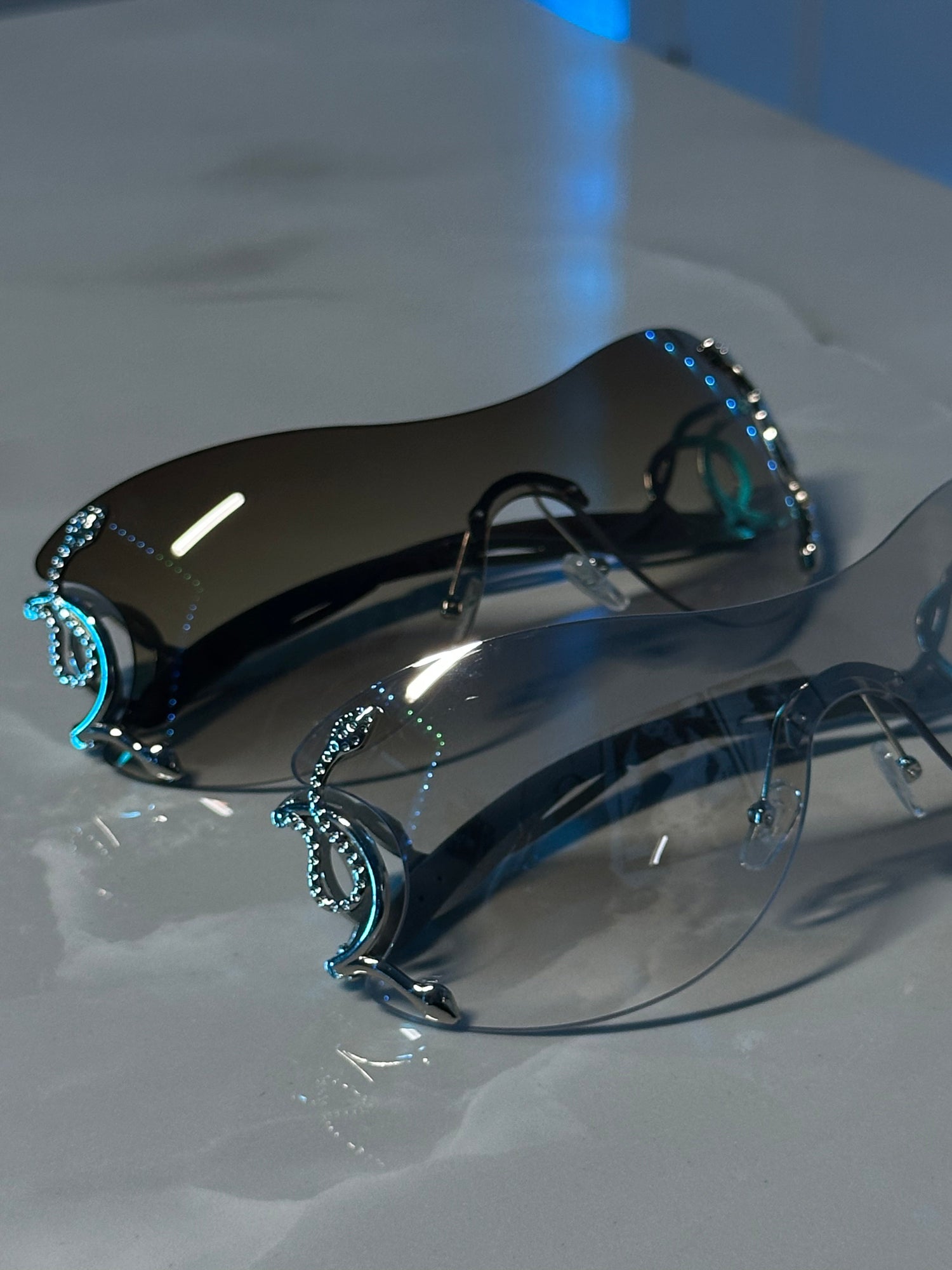 SUNGLASSES