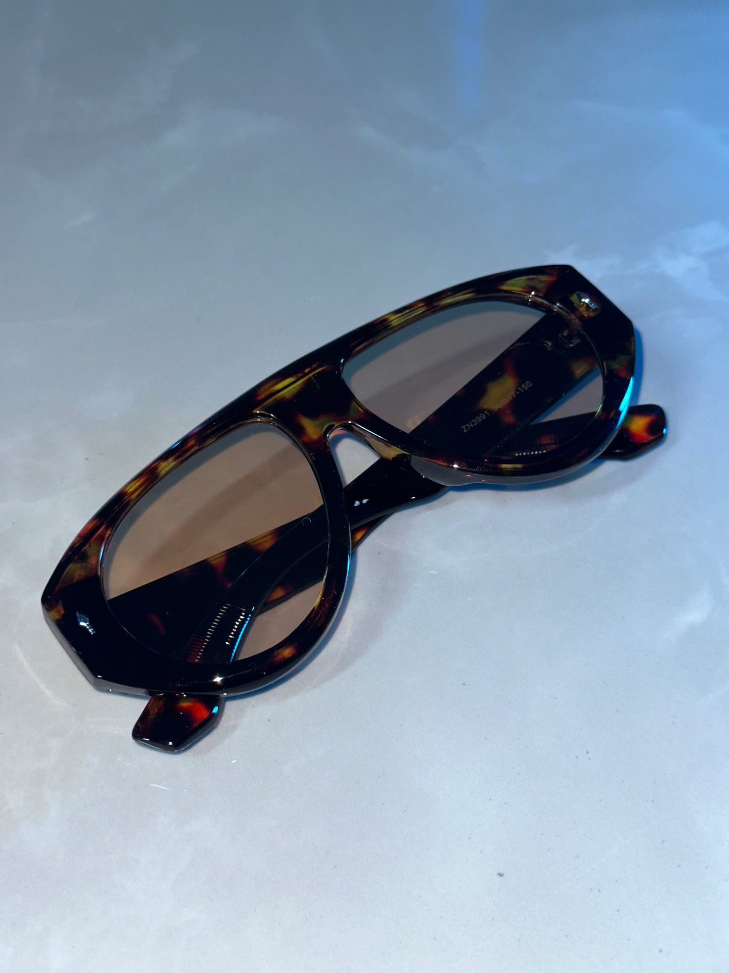 LAUREN - SHADES